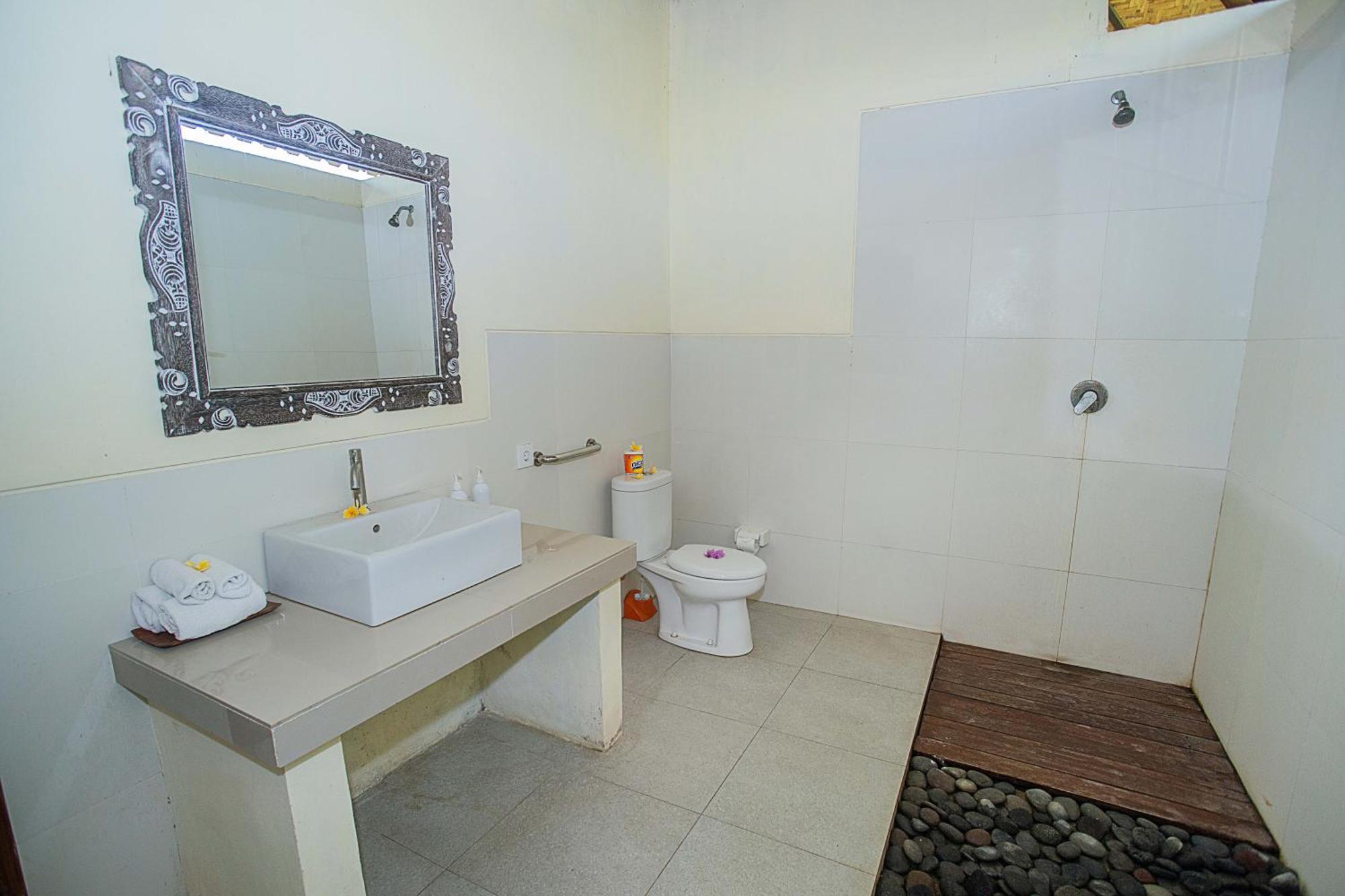 Hotel D'muncuk Huts Lembongan