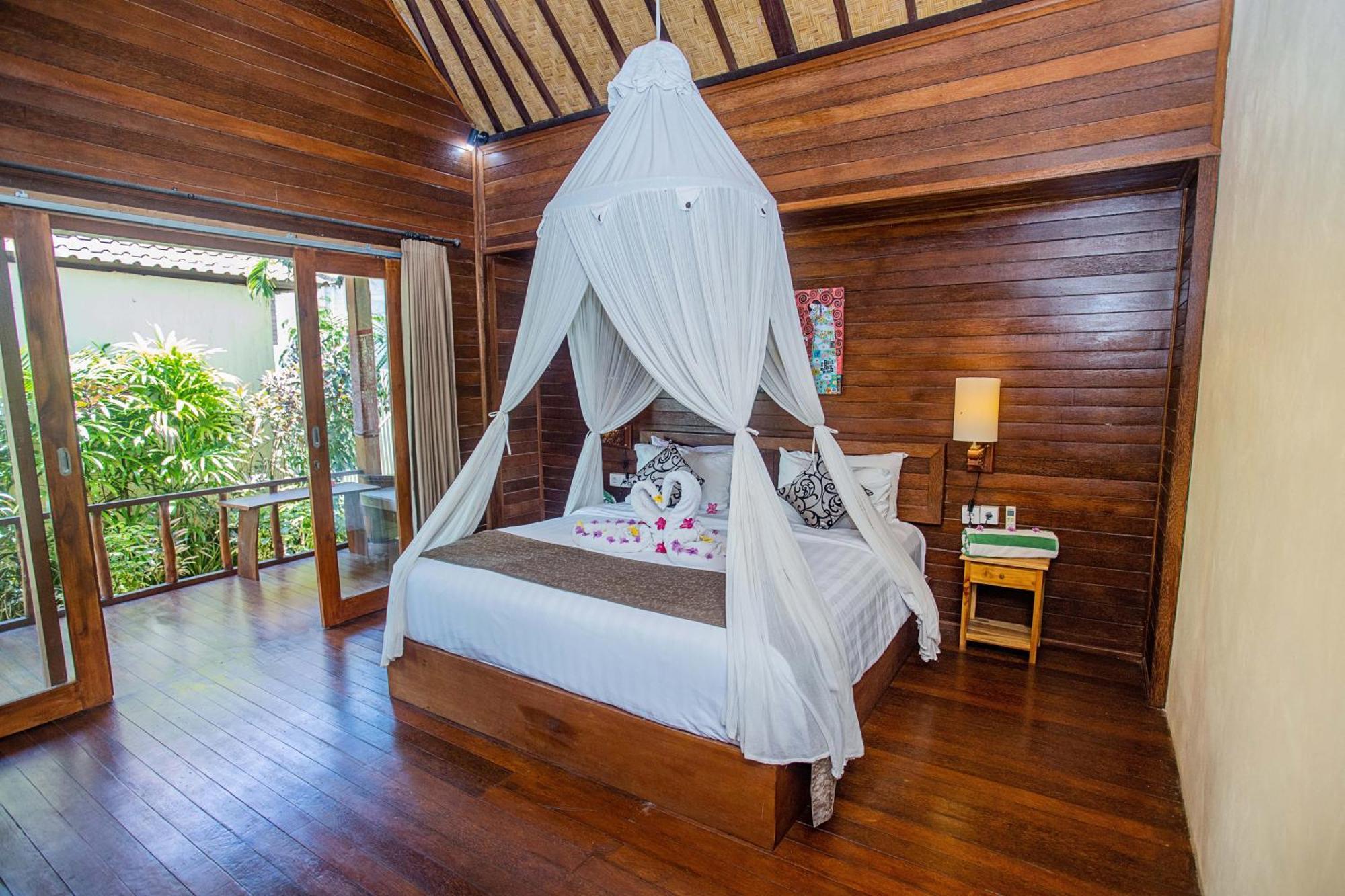 Hotel D'muncuk Huts Lembongan
